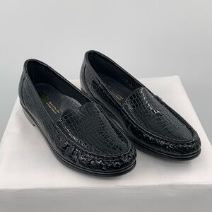 NWT NIB SAS Women’s Simplify Slip On Black Croc Leather Loafer Shoes